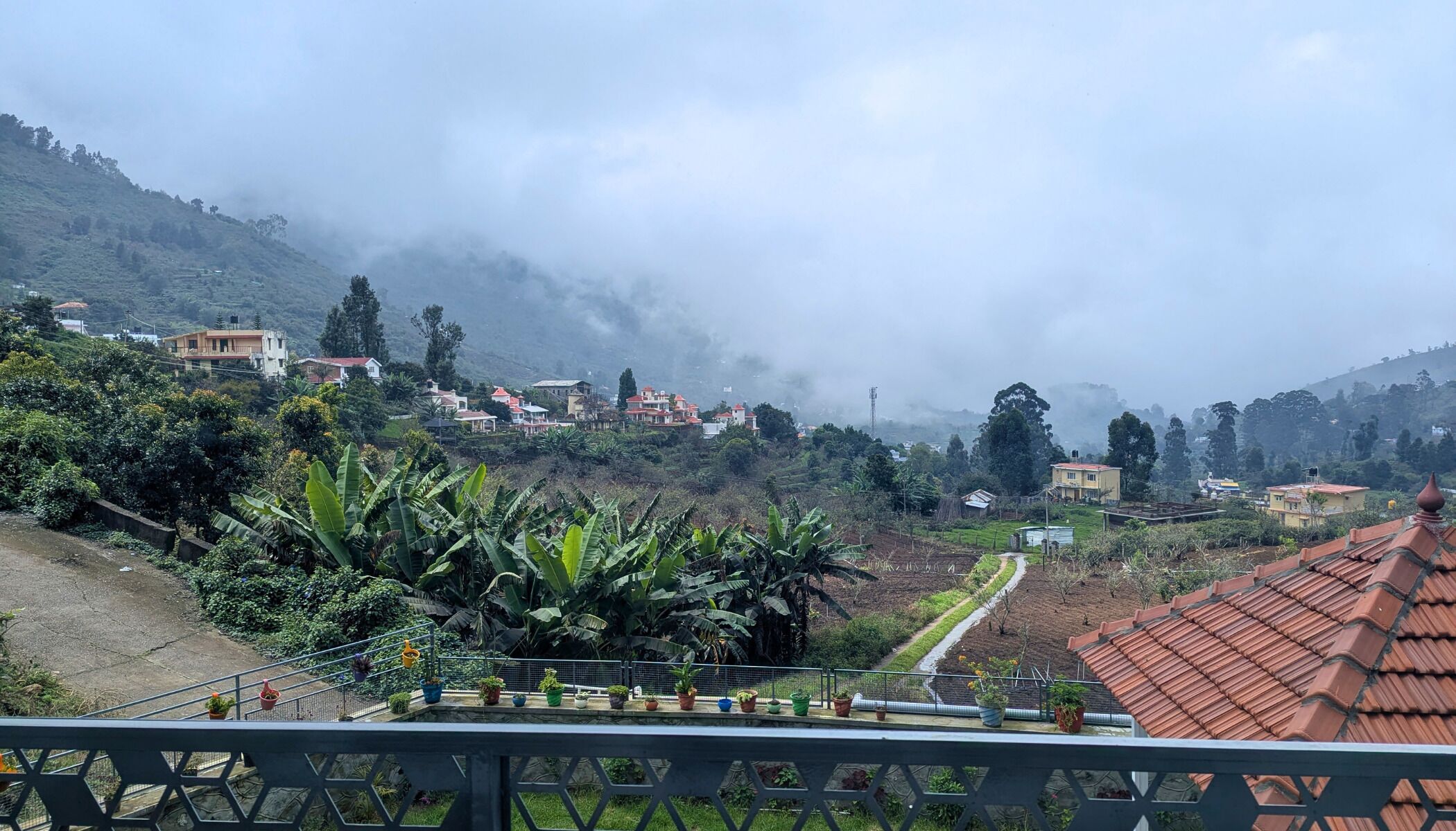 Fer et planche à repasser, Wi-Fi gratuit, draps fournis