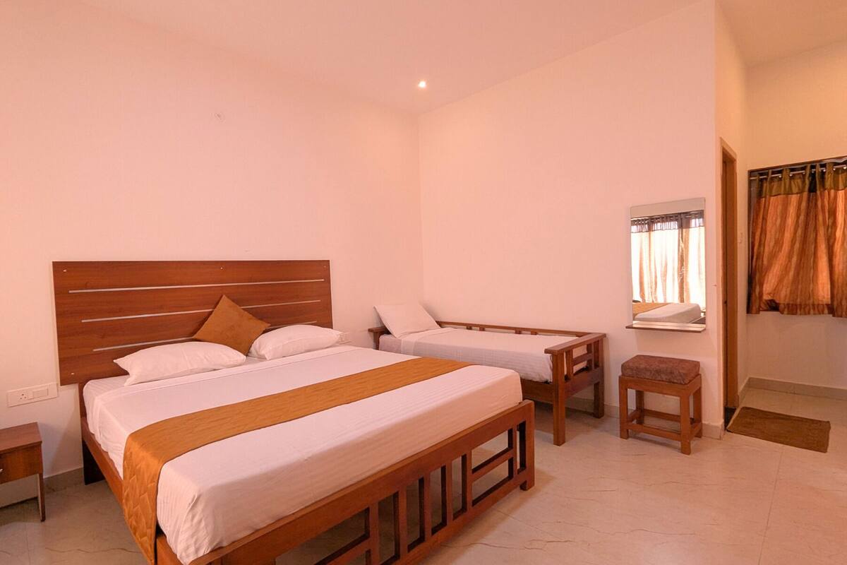 Kamar Double Deluks, 1 Tempat Tidur Double dengan tempat tidur Sofa, pemandangan kota | Kedap suara, setrika/meja setrika, Wi-Fi gratis, dan seprai linen