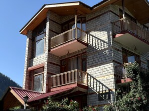 Front of property - Mountain Shepherds Cottage (Manali)