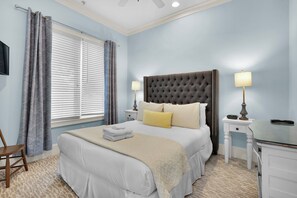 4 عدّة غرف نوم ومكتب ومكواة/لوح كي وواي فاي مجانًا