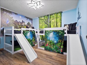 8 bedrooms, desk, iron/ironing board, travel cot