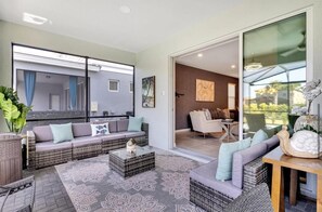 TV, offices - Luxury meets Comfort-Resort Villa w/ Pool&Cinema (Davenport)