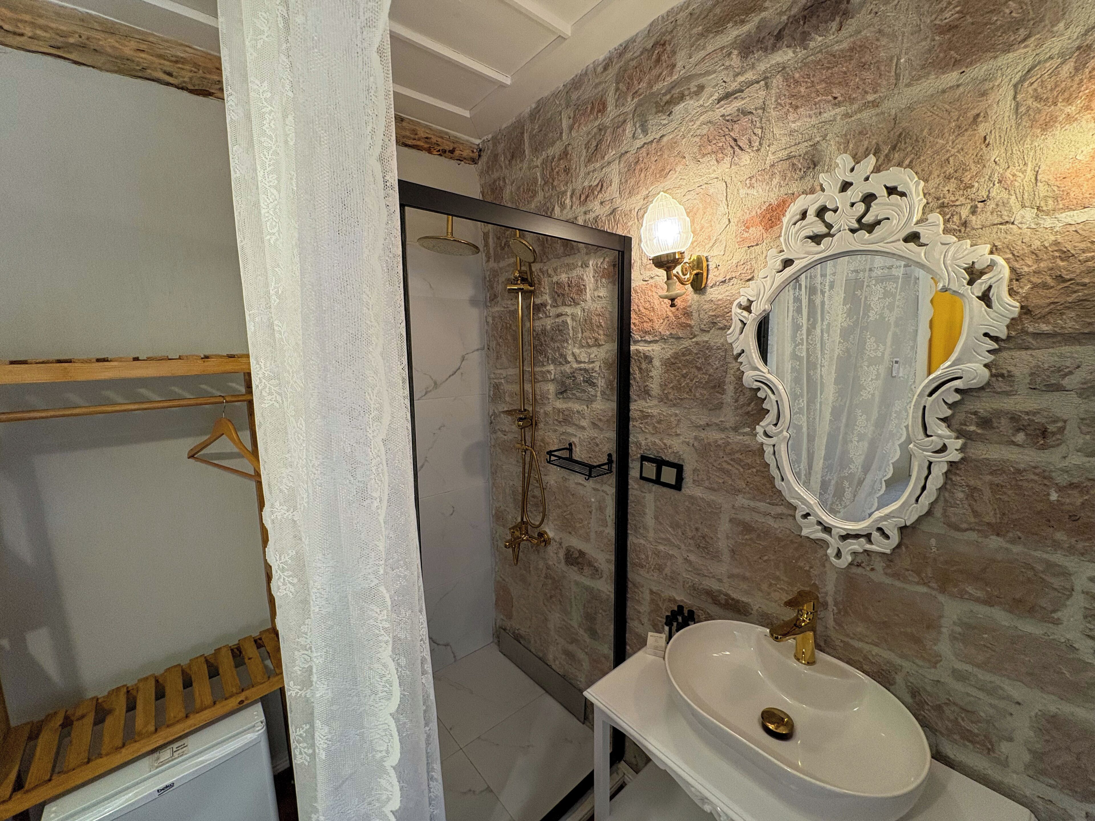 Economy Room, City View | Bathroom