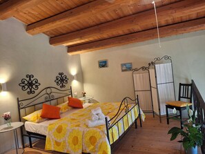 1 bedroom, in-room safe, iron/ironing board, travel cot