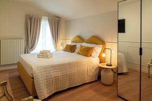 3 bedrooms, in-room safe, desk, iron/ironing board