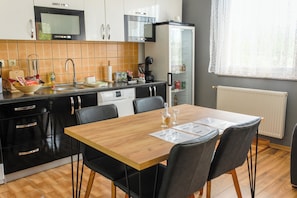 Dining - Spacious 2-bedroom Apartment w/ Balcony & Free Parking – Ideal for Long Stays (Doboj)