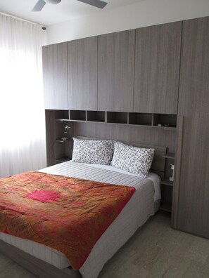 2 dormitoris, planxa i posts de planxar, un bressol de viatge i wifi