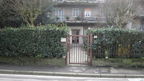 A gated entrance to a building with a balcony and a sign indicating the number 4.