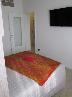 2 bedrooms, iron/ironing board, travel crib, WiFi - BOYS' HOUSE - 90 sq. m. JUST FOR YOU. (Mirabello)