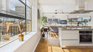 Superior appartement, 4 slaapkamers, uitzicht op stad | 2 slaapkamers, individueel gedecoreerd, individueel gemeubileerd