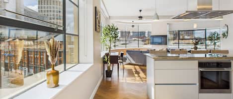 Superior appartement, 4 slaapkamers, uitzicht op stad | 2 slaapkamers, individueel gedecoreerd, individueel gemeubileerd