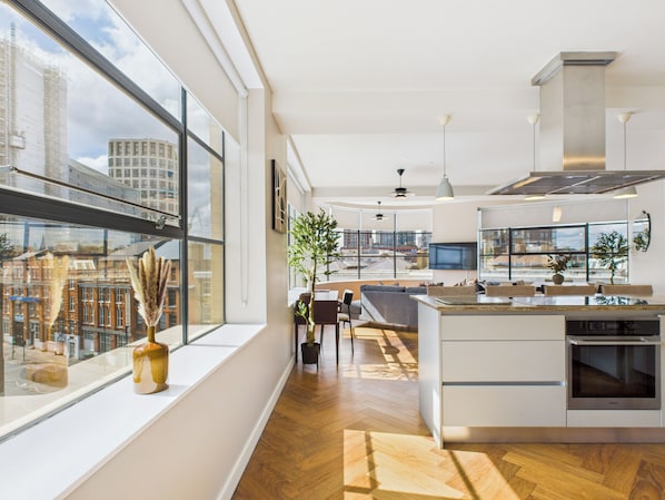 2 habitaciones, decoración personalizada y muebles diferentes 