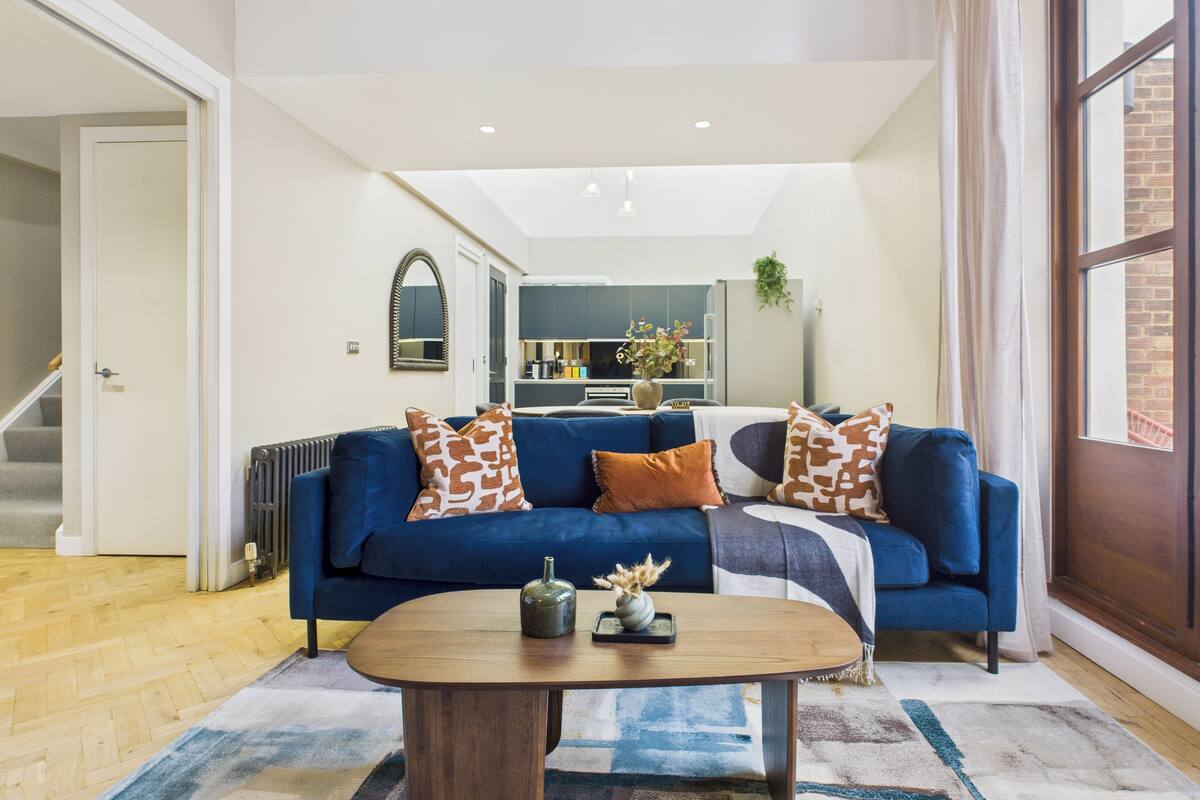 Dúplex Deluxe, vistas a la ciudad | Escritorio, espacio para trabajar con un portátil, cortinas opacas