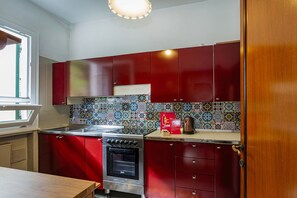 Fridge, microwave, oven, electric kettle - Casa Lucia a Rapallo by Wonderful Italy (Rapallo)
