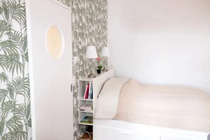 1 slaapkamer, een bureau, een strijkplank/strijkijzer, gratis wifi