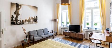 1 dormitorio, escritorio, tabla de planchar con plancha y wifi gratis