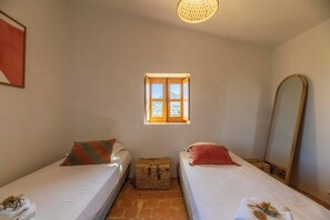 4 soverom, strykejern/-brett, wi-fi og sengetøy