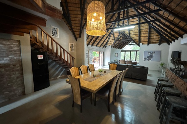 Luxury House, Park View | Living area
