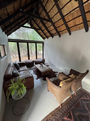 Library - Singwe Private Safari lodge (Marloth Park)