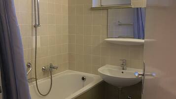 HandtĂŒcher, Seife, Toilettenpapier