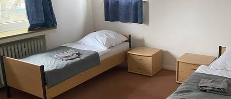 5 chambres, fer et planche à repasser, Wi-Fi, draps fournis