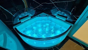 King Suite With Sea View | Bad | Dusj, toalettartikler (inkludert), hårføner og håndklær