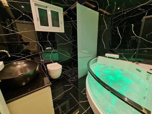 King Suite With Sea View | Bilik Mandi | Pancuran mandi, kelengkapan dandanan diri percuma, pengering rambut 