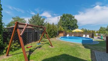 Children’s play area – outdoor