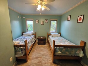 5 Schlafzimmer, Schreibtisch, WLAN, Bettwäsche