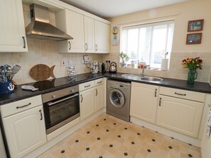 Batterie de cuisine, vaisselle et ustensiles