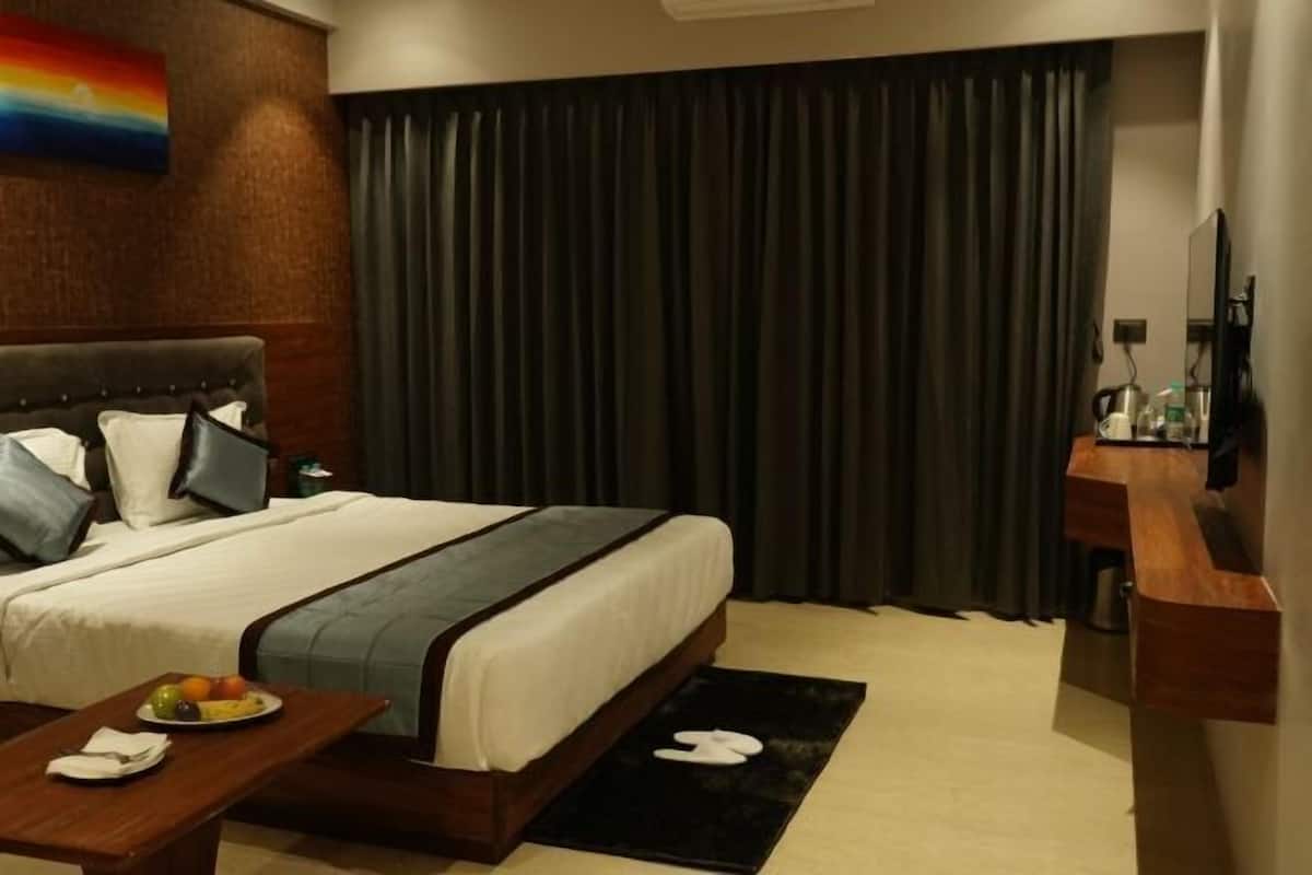 In-room safe, desk, laptop workspace, iron/ironing board