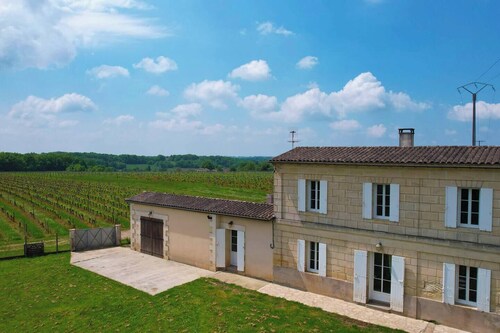 Heated pool, House in the heart of the vineyards