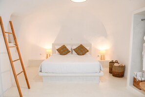 Apartment - Amphora Helios Gem - Private Jacuzzi and Views (Santorini)