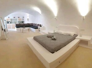 Internet - Amphora Cave Seaside Retreat in Akrotiri (Santorini)