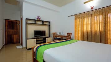 Deluxe Double Room, Balcony, Garden View | Bathroom | Shower, towels, soap, shampoo