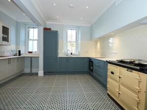 Dishwasher, cookware/dishes/utensils - Fir Grove (Menai Bridge)