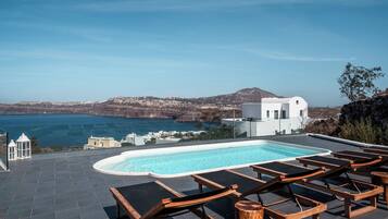 Kauden mukainen ulkouima-allas