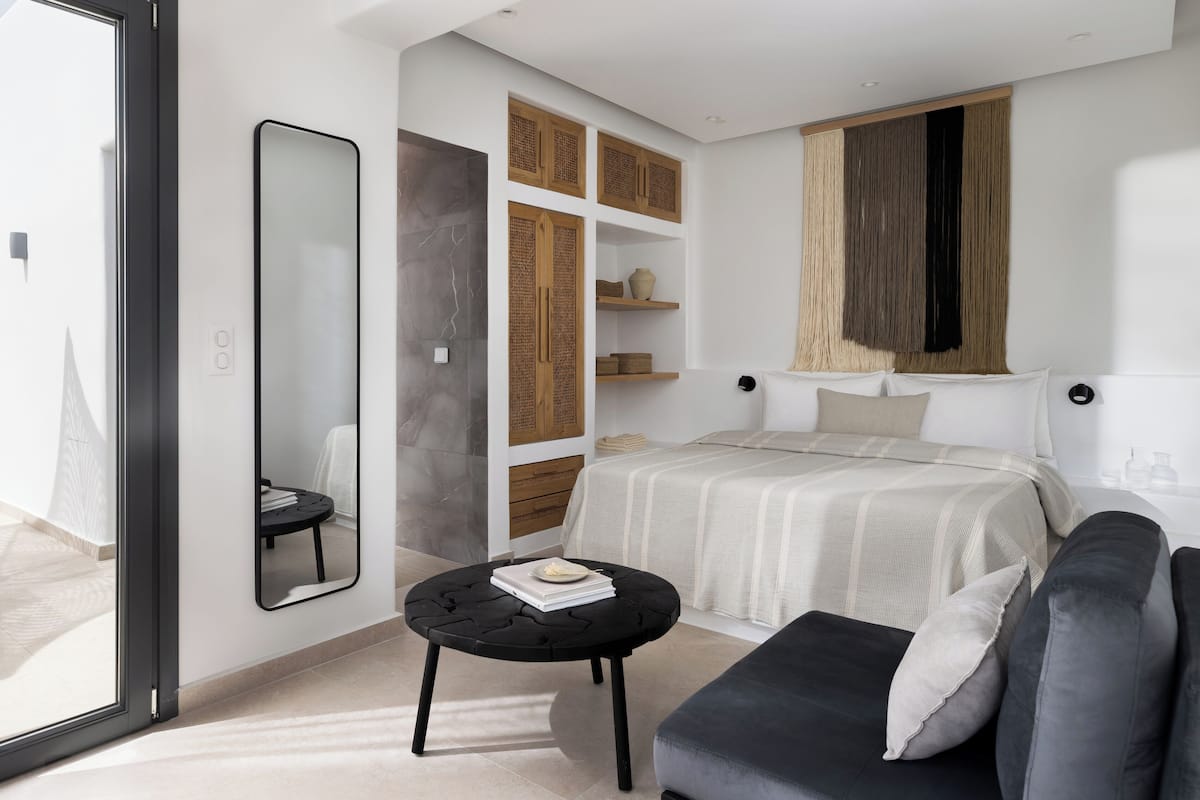 Junior Suite | 1 bedroom, in-room safe, blackout drapes, soundproofing