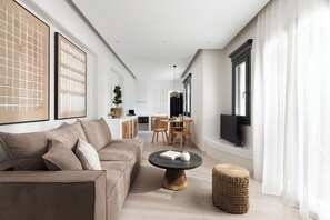 Signature Suite, Private Pool | Living area