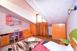 1 bedroom, iron/ironing board, WiFi - A comfortable room in a large and convenient apartment-hotel with six rooms. (Yerevan)