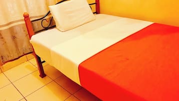 Quarto casal econômico, vista para a cidade | Wi-Fi de cortesia, roupa de cama