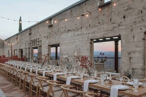 Outdoor dining - Little Daisy Jerome Historic Mansion Sedona Views (Sedona)