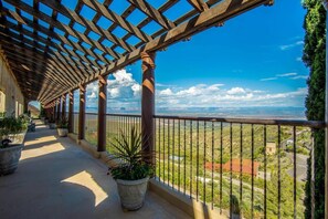 المنطقة المحيطة بالمنشأة