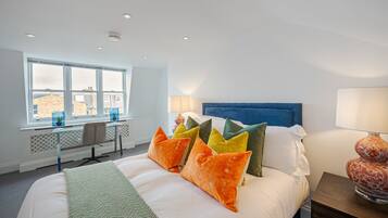 3 quartos, ferros/tábuas de passar roupa, berço de viagem