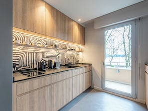 Réfrigérateur, micro-ondes, four, lave-vaisselle