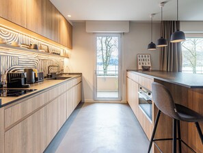 Kühlschrank, Mikrowelle, Ofen, Geschirrspüler