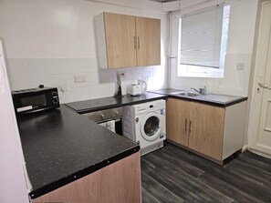 House | Private kitchen | Fridge, oven, stovetop, electric kettle