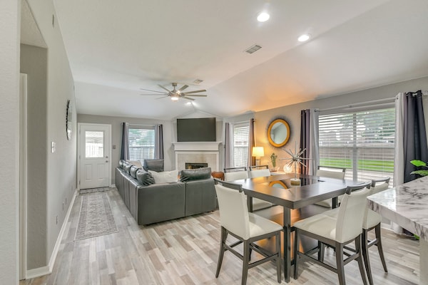 Modern + Spacious: Family Home W/ Yard In Houston! - Houston, TX