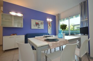 Dining - Stylish Beachside Apartment in Pool Residence (Bibione)