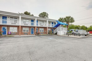 Apartment (0 Bedroom) | Interior - 1 Mi to North Myrtle Beach: Studio w/ Pool Access (North Myrtle Beach)